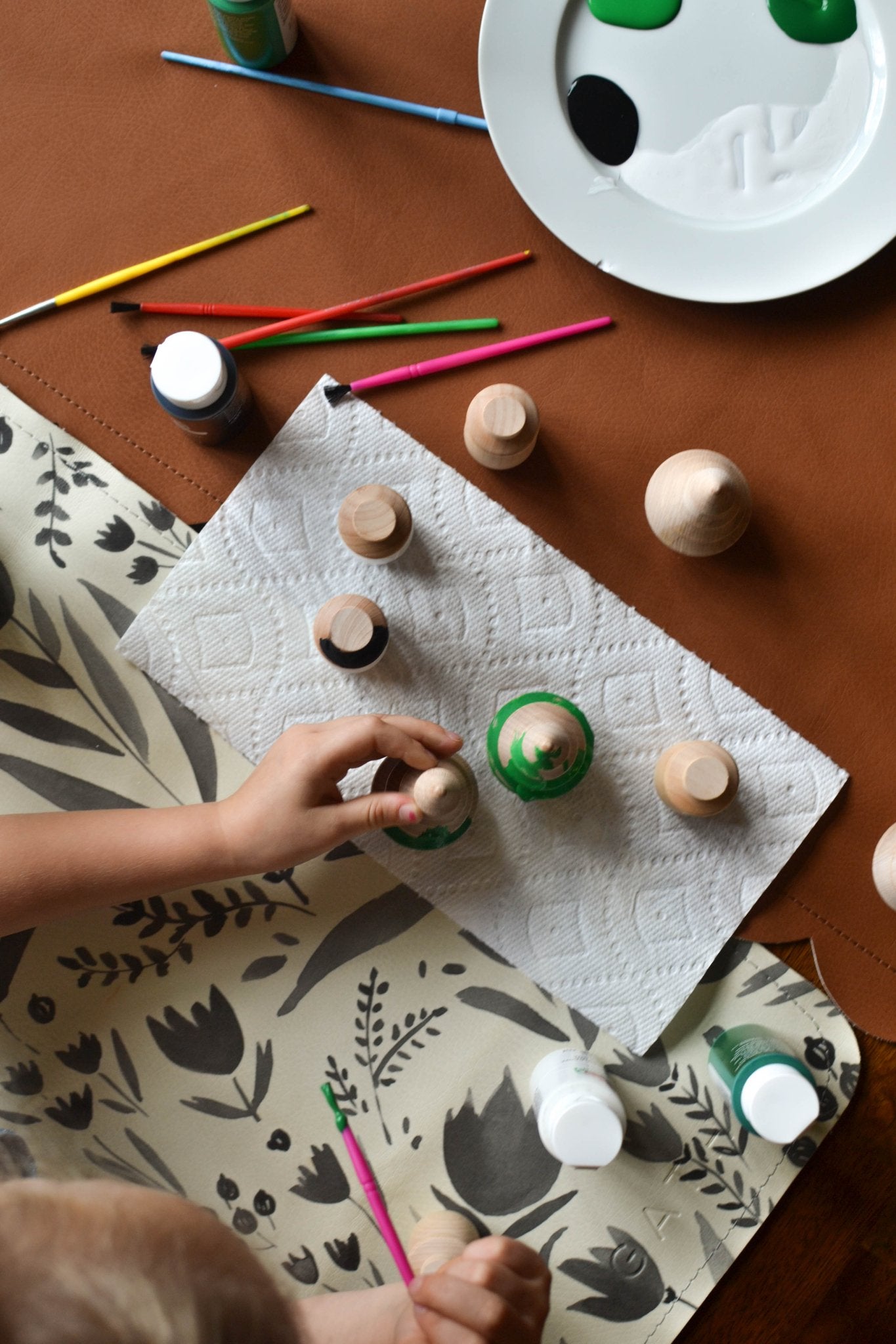 Wooden Paintables - Snowmen + Trees - Bannor Toys